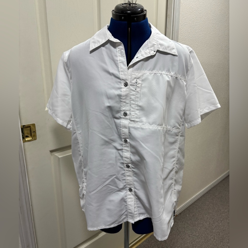 Mountain Hardwear white women’s short-sleeve lightweight shirt, XL